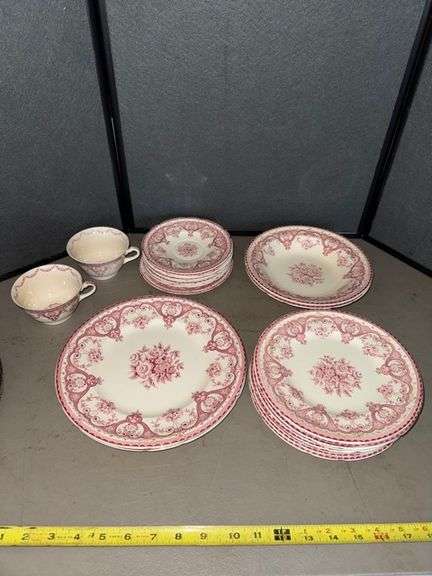 Swinnertons China set • Kitchen
