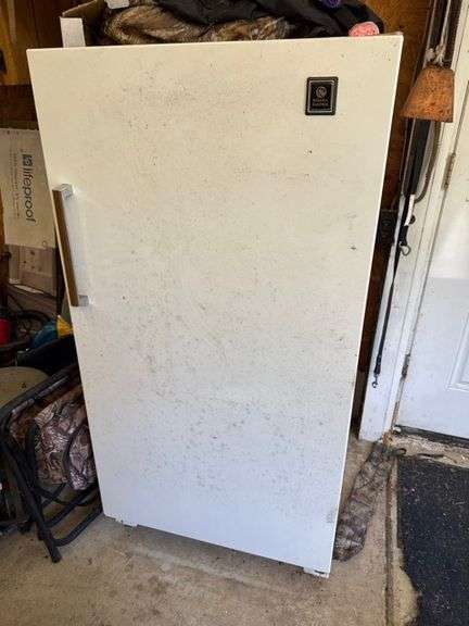 General Electric Freezer • Works • Garage (Click for more photos)