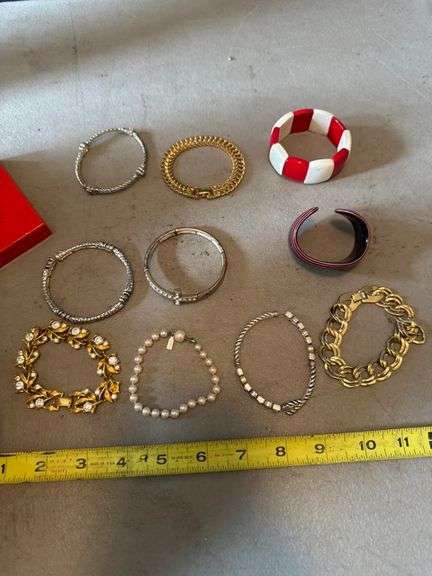 Women’s  bracelets • Kitchen