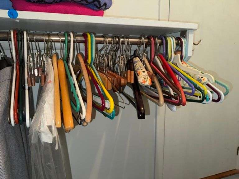 Clothes hangers • Bedroom 1