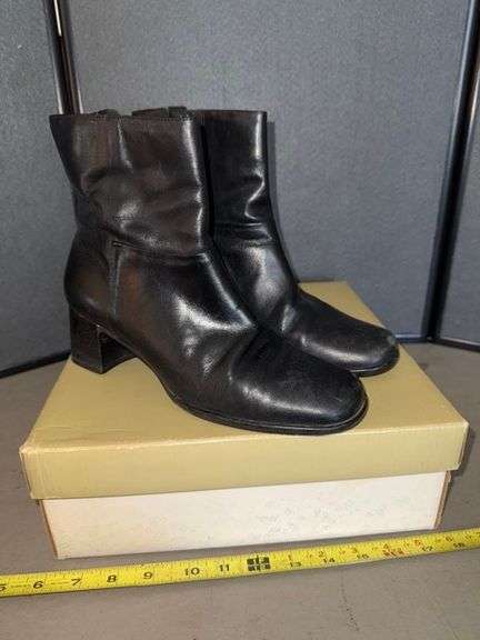 Easy spirit high heel boots • Size:8 B • Looks New • Kitchen