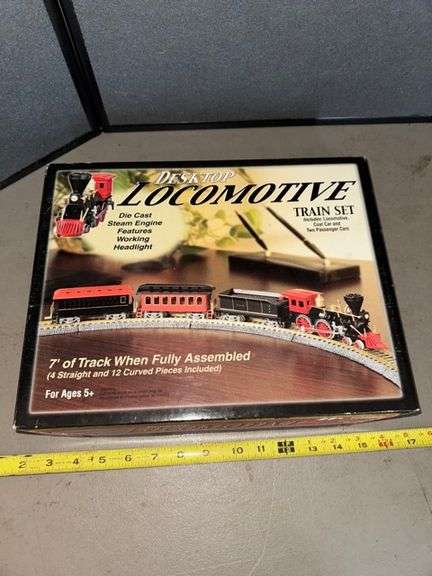 Desk locomotive train set • Kitchen •  ( Click for More Photos )
