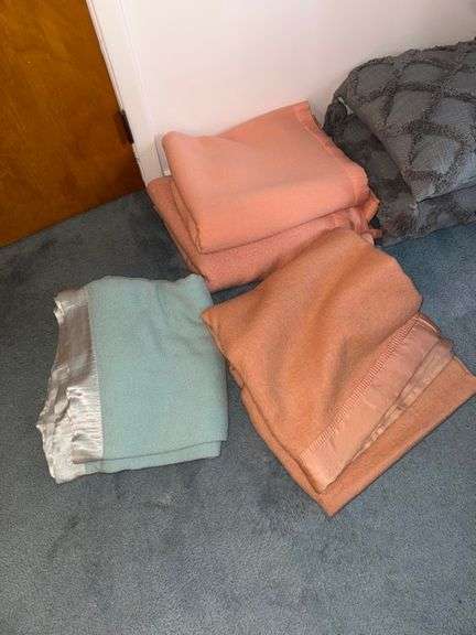 Satin trim blankets • Bedroom 2