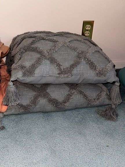 Throw pillows • Bedroom 2