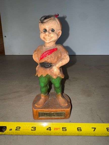 Community chest figurine • 7” • Warehouse