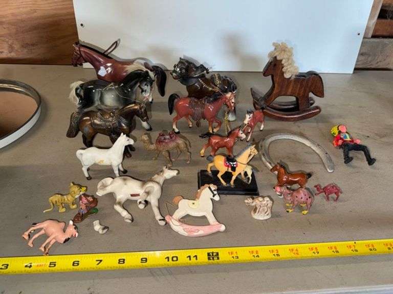 Horse decor and toys • Warehouse