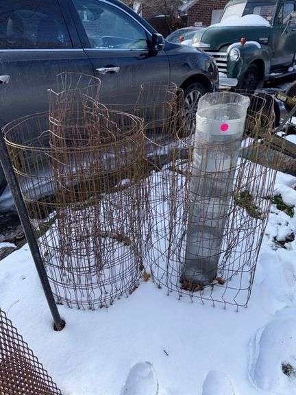 Wire fence sections • Outside- front