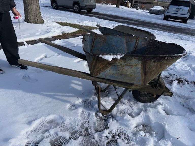 Wheelbarrow • Outside- front
