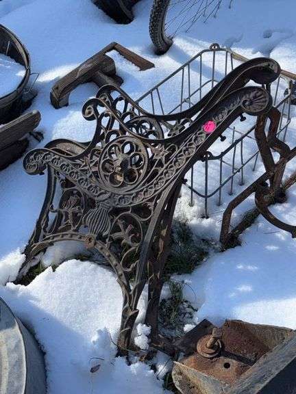 Cast iron bench sides • Outside- front