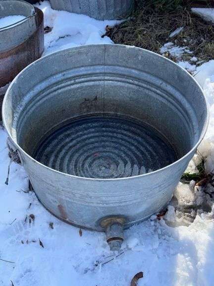Galvanized tub • Outside- front