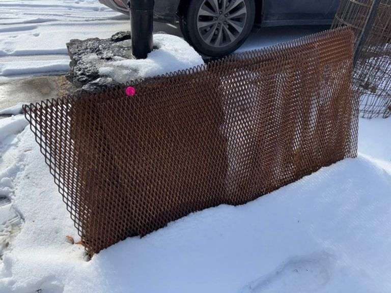 Metal grates • Outside- front