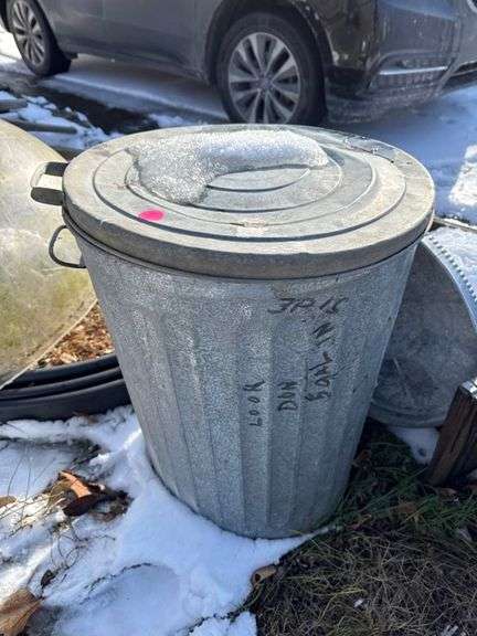 Lidded Metal trash can • Outside- front