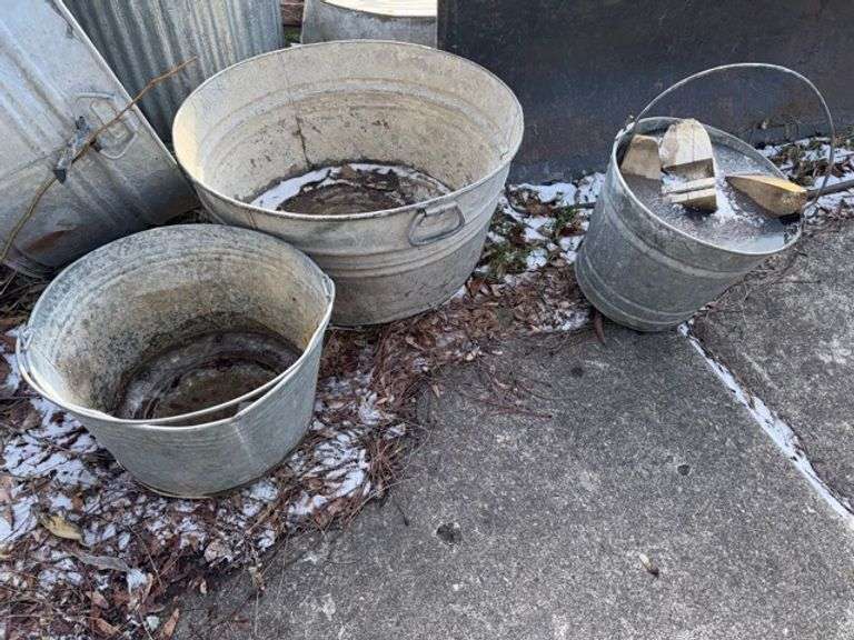 Frozen Buckets • Outside- front