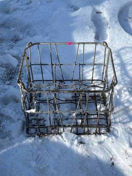 Milk bottle crate • Outside- front