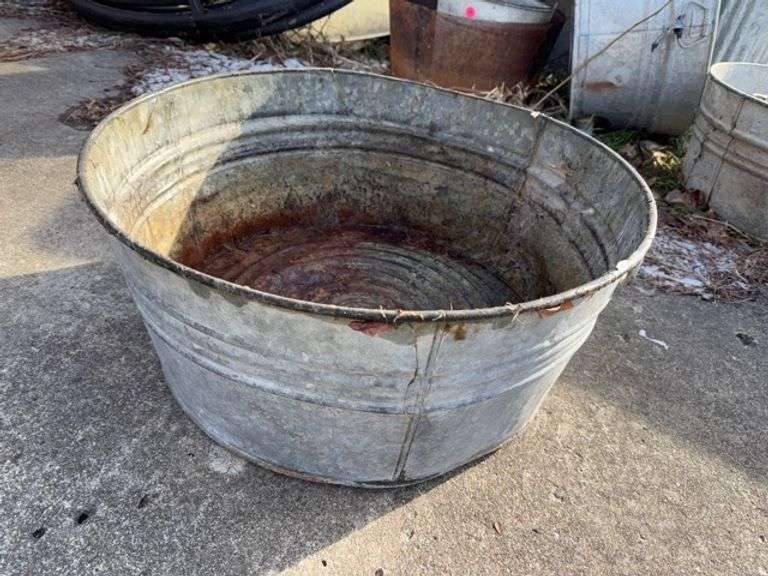 Galvanized tub • Outside- front
