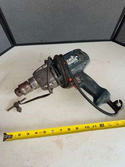 Black and decker drill • Garage