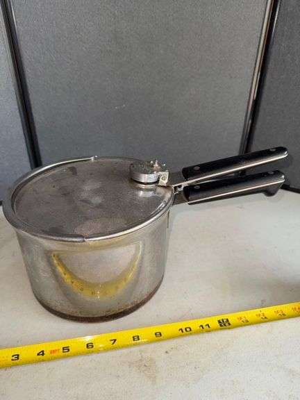 Revereware pressure cooker • Garage