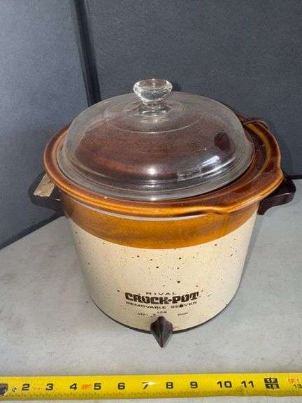 Rival crock pot • Garage