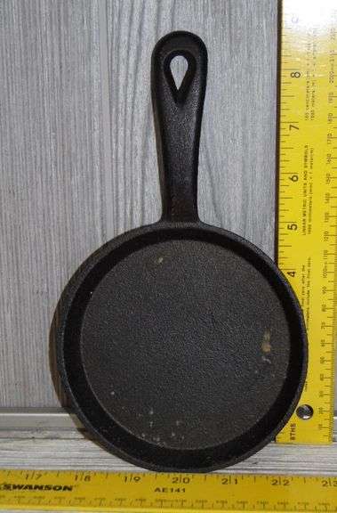 Cast Iron Griddle: Has F on handle