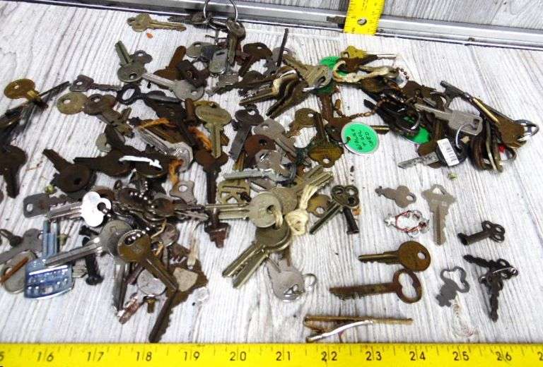 Assorted Keys - Dunker Auction
