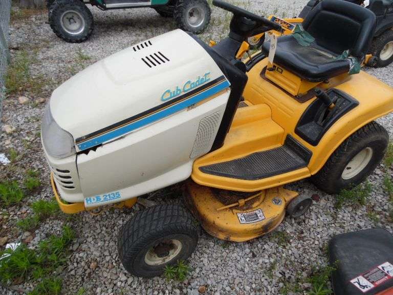 Cub Cadet HDS 2135 12.5 hp Lawn Tractor Needs Work
