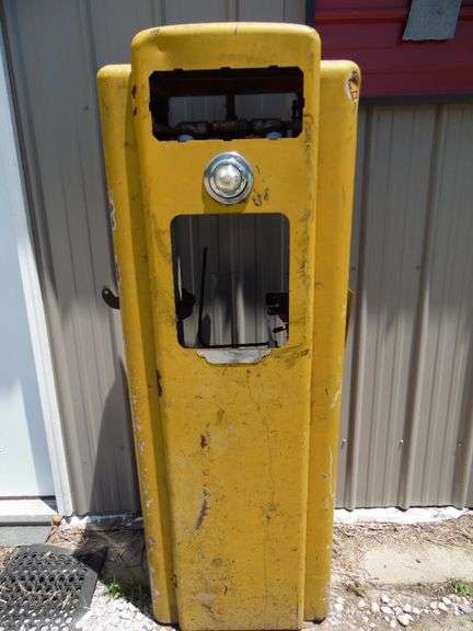 Wayne 70 Gas Pump - 24" x 15" x 68"
