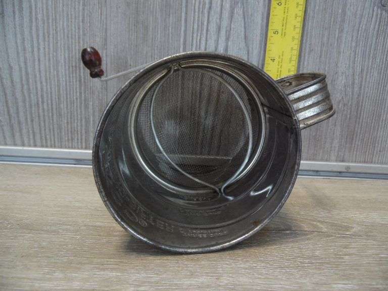 Bundt Pans, Flour Sifter & Colander