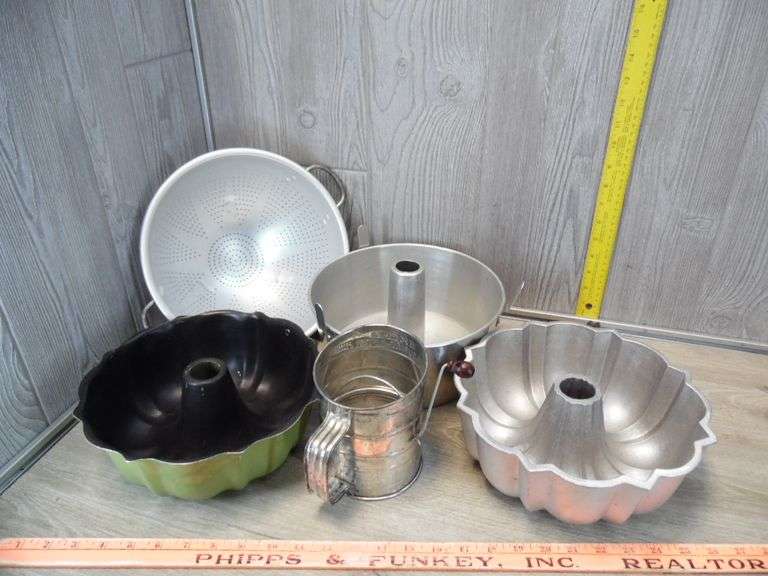 Bundt Pans, Flour Sifter & Colander