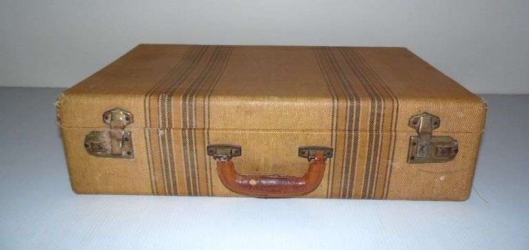 Vintage Suit Case - 21" x 13" x 6"