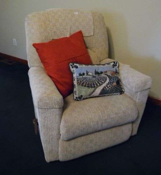 Recliner Chair With Throw Pillows