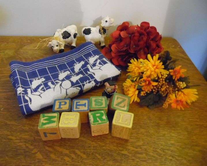 Block, Flowers, Cow Decorations