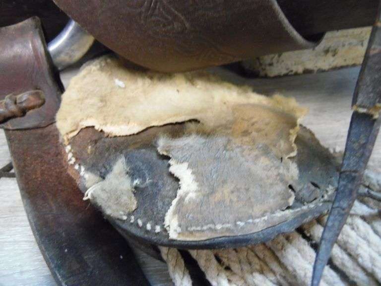 Horse Saddle: Need TLC