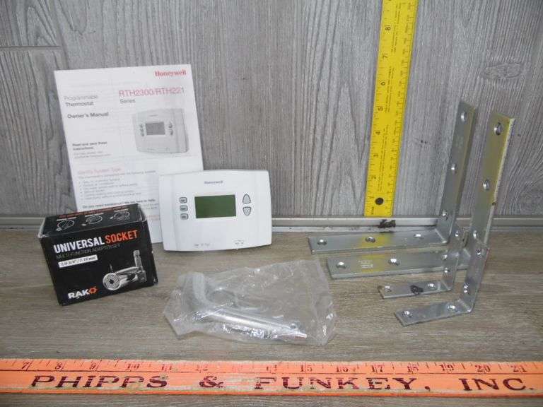 Programmable Thermostat, Universal Socket, L Brackets
