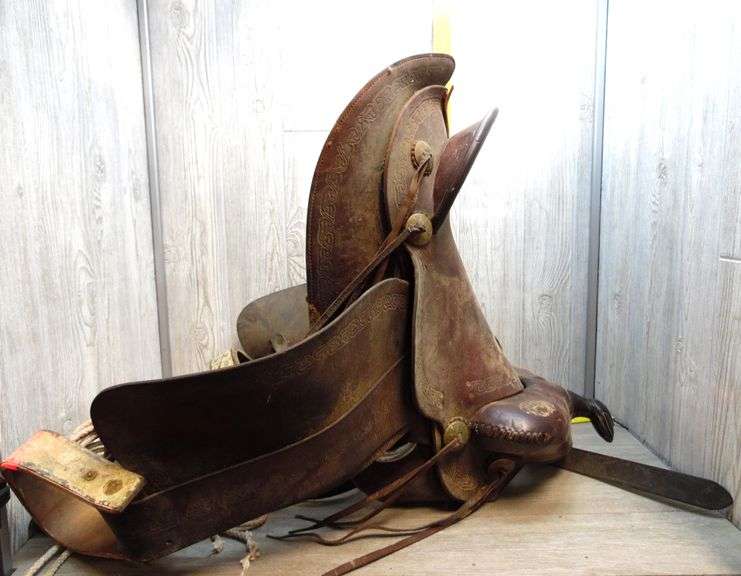 Horse Saddle: Need TLC