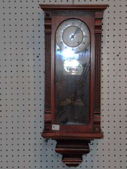 Wall Wind-Up Clock: Has Key