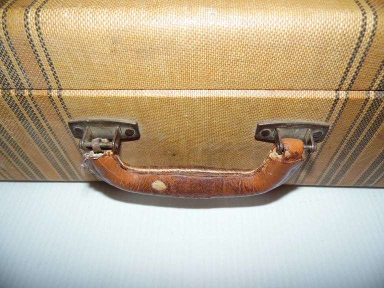 Vintage Suit Case - 21" x 13" x 6"