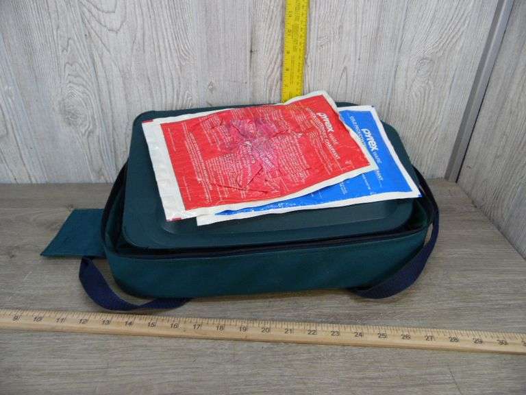 Pyrex Dish With Hot/Cold Carrier - Dunker Auction