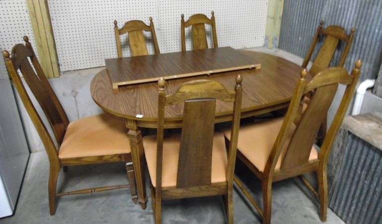 Kitchen Table With Two 19 1/2" Leaves & Six Chairs - 59 1/2" x 41 1/2" x 29 1/2"