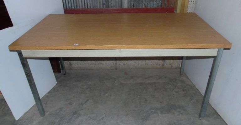 Nice Craft/Work Table - Dunker Auction