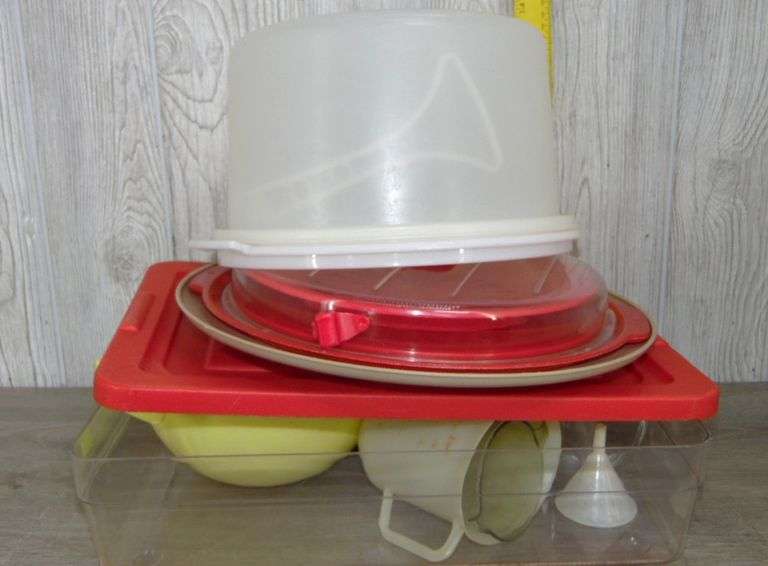 Plastic Measure Cups, Cake Carrier, Pie Carrier, Scoops & Bowls
