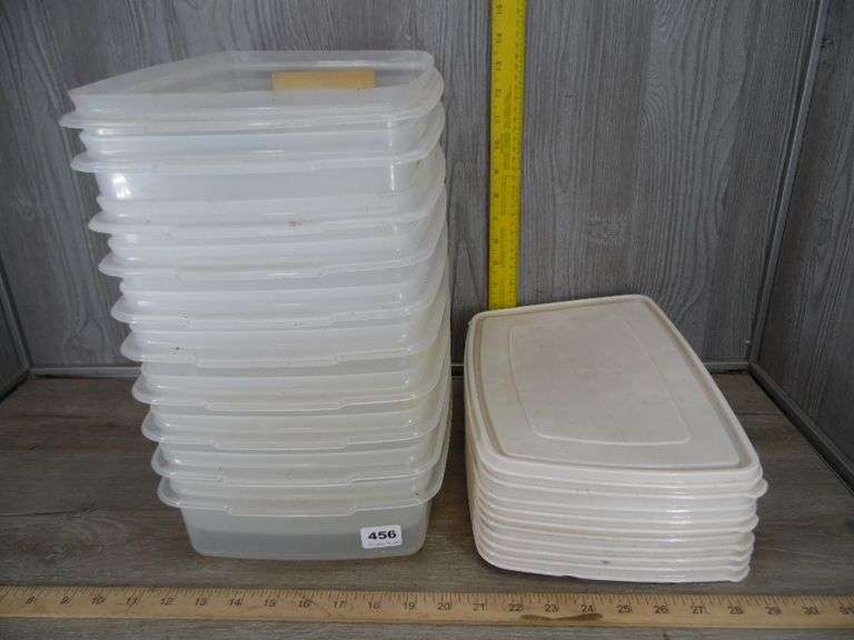 10 Rubbermaid Storage Containers with Lids