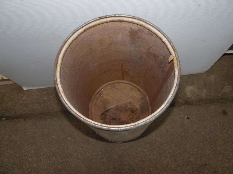 Cardboard Barrel With Mats & Umbrellas