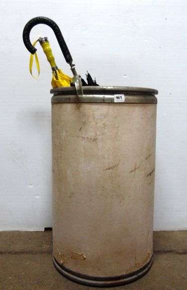 Cardboard Barrel With Mats & Umbrellas