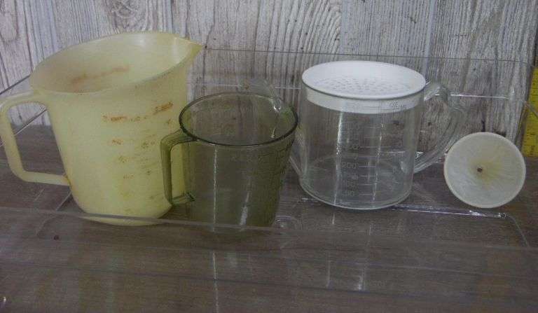 Plastic Measure Cups, Cake Carrier, Pie Carrier, Scoops & Bowls