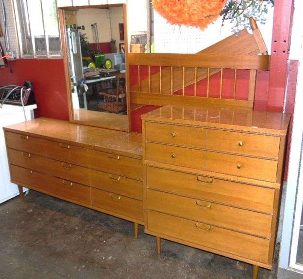 MCM Bedroom Set - See Description - Dunker Auction