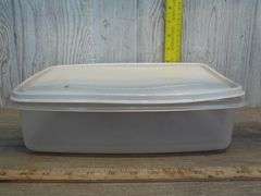 10 Rubbermaid Storage Containers with Lids