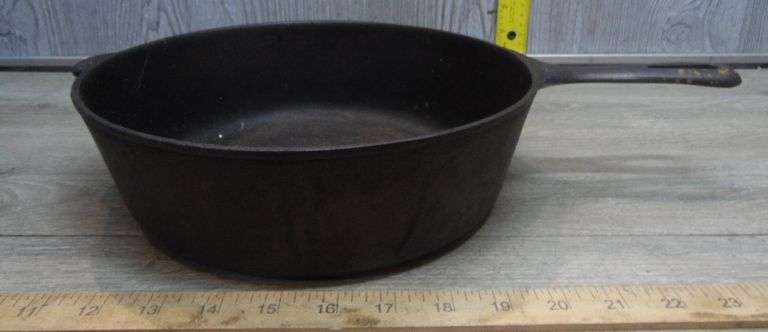 Cast Iron 10 1/2 Inch Chicken Fryer