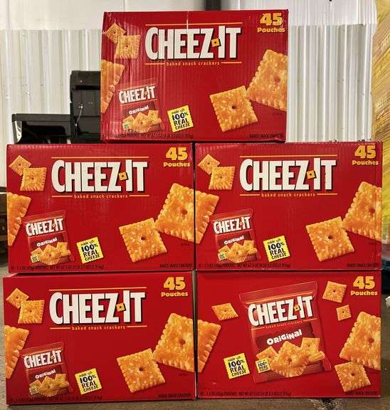 (5) BOXES OF CHEEZ ITS POUCHES (45 PER BOX) - Earl's Auction Company