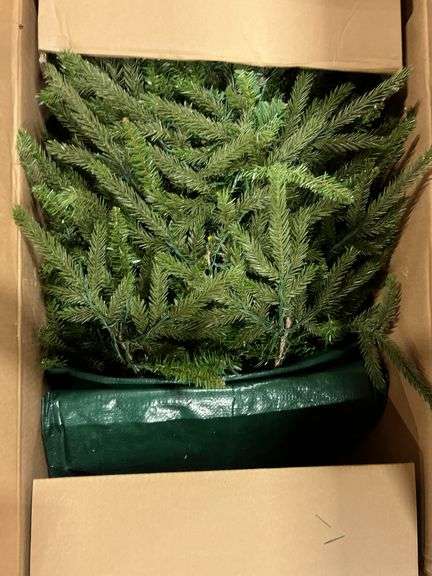 7.5FT PRE LIT DUCHESS FIR TREE IN BOX - Earl's Auction Company