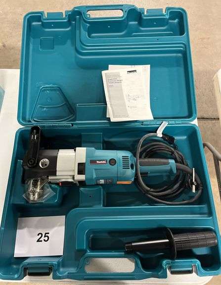 MAKITA ANGLE DRILL IN CASE